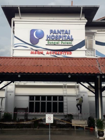 Pantai Hospital Sungai Petani building signage
